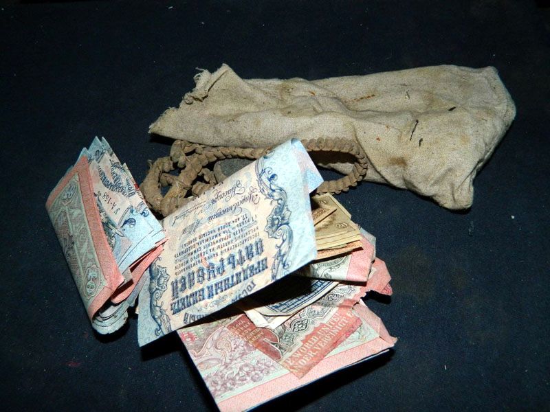 Клад из бумажных денег (бон) периода 20-х годов прошлого века
