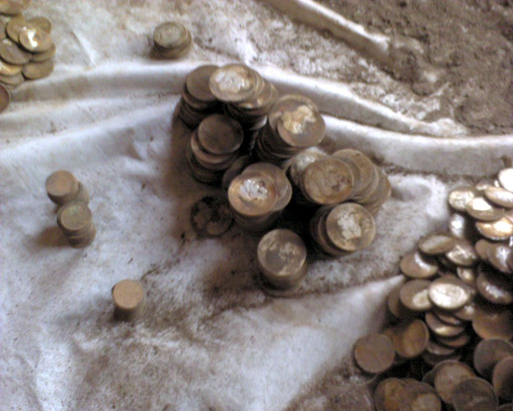 Клад серебряных монет двух эпох
