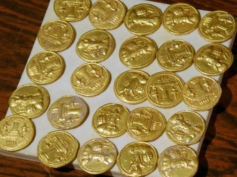 Клад из 66 золотых монет