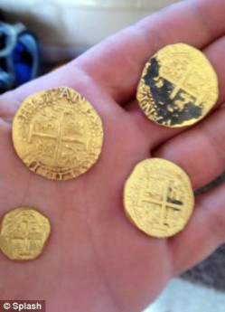Treasure hunter family finds $300,000 worth of 300-year-old Spanish gold off Florida coast