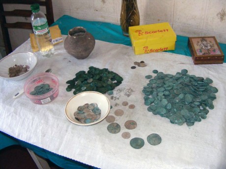 Горшок с кладом серебряных монет