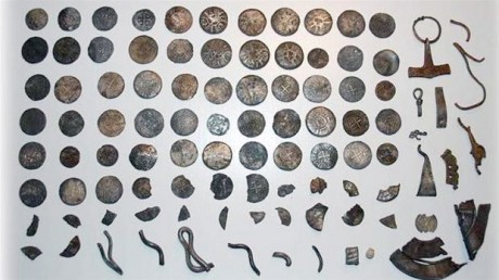300 серебряных монет эпохи викингов