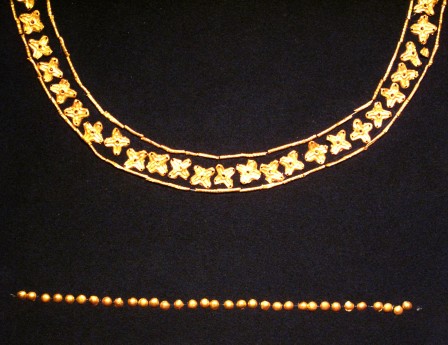 Золотое украшение из захоронения первого века