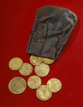 Золотые монеты с затонувшего корабля Мэри Роуз