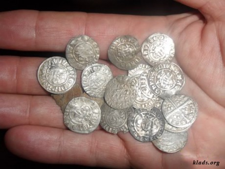 Кошелек серебряных монет XIII века