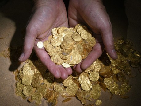 Израильские дайверы нашли огромный клад золотых монет!