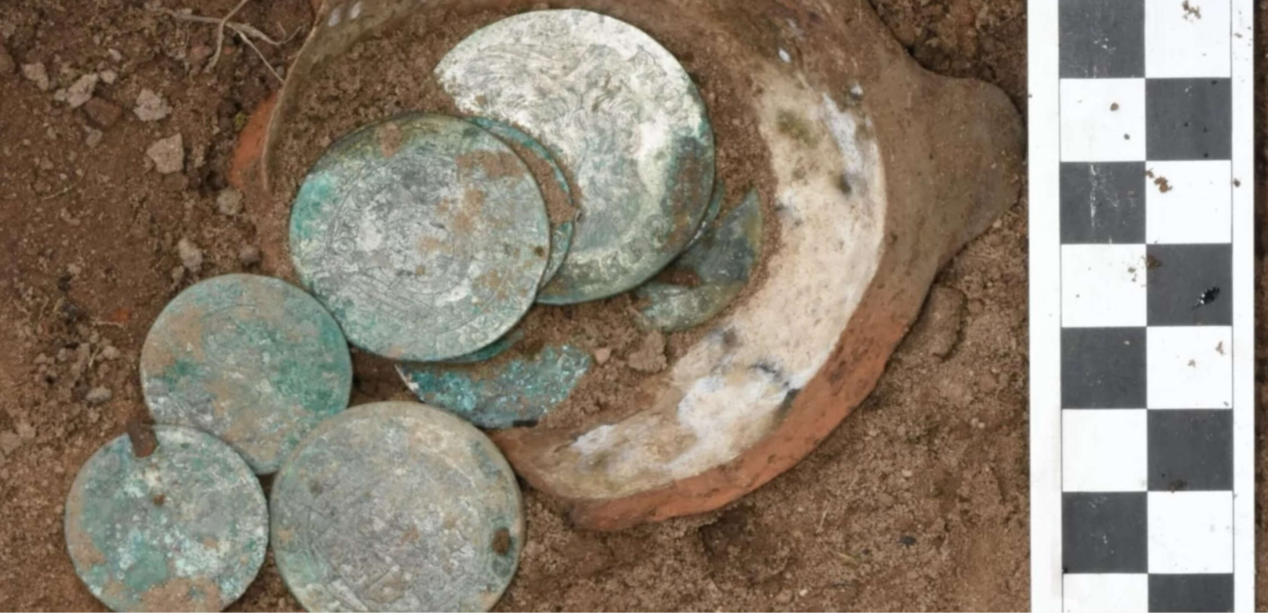 Серебряные монеты XVII века из клада в Буковце